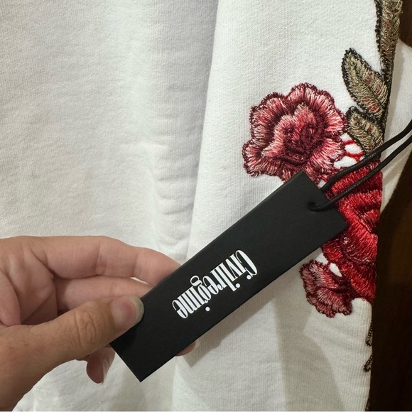 Civil Regime - Red Rose NWT! White Sweatshirt with Floral Embroidery Medium - Picture 3 of 8